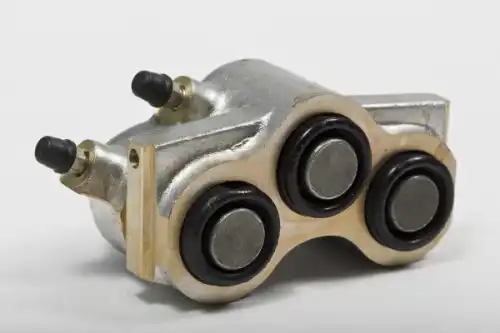 цилиндр тормозной передний правый! Lada 2121 21210-3501178-00