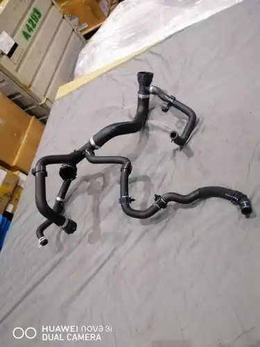 2074089800 Патрубок радиатора левый 2074089800 GEELY