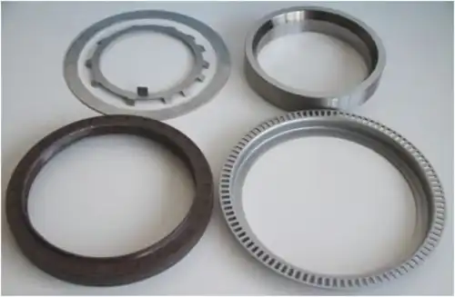 р/к ступицы! (обойма + сальник +прокладка+упорн.кольцо+кольцо ABS) MB Actros/Atego/Axor 19035981 CORTECO